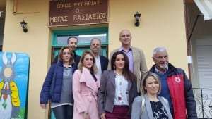 Ο Σάββας Μελισσόπουλος και μέλη της Κίνησης «ΞΑΝΘΗ για ΌΛΟΥΣ» στο Γηροκομείο της Ξάνθης