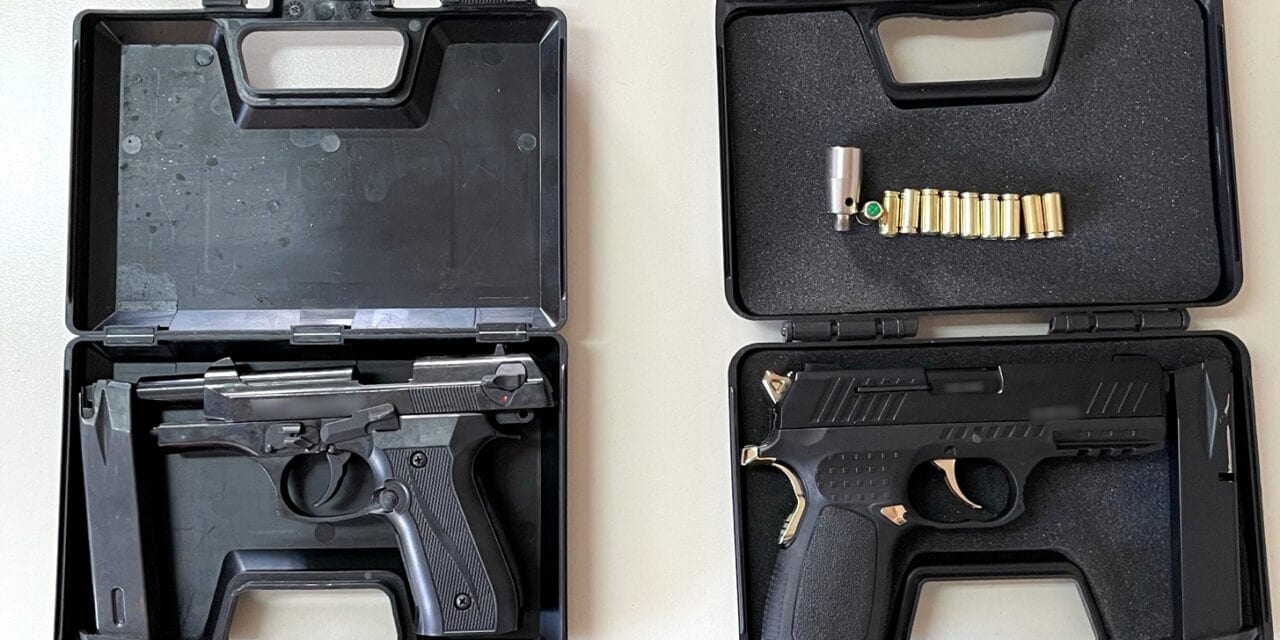 Συνελήφθησαν 2 ημεδαποί για παράνομη κατοχή όπλων κρότου <br> <span style='color:#777;font-size:16px;'>Κατασχέθηκαν 2 πιστόλια κρότου</span>