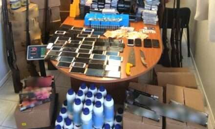 Συνελήφθησαν κατά τη διάρκεια οργανωμένης αστυνομικής επιχείρησης 5 μέλη συμμορίας λαθρεμπορίας διαφόρων προϊόντων <br> <span style='color:#777;font-size:16px;'>Κατασχέθηκαν 450 κιλά καπνού για ναργιλέ, περισσότερα από 800 κινητά τηλέφωνα, 39 λίτρα φυτοφαρμάκου, 7 κυνηγετικά όπλα, 325 κυνηγετικά φυσίγγια, χρήματα και οχήματα </span>