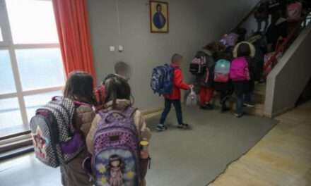 Λινού – Τζανάκης στο iEidiseis: Αυστηρά μέτρα στα σχολεία πριν αυξηθούν ξανά τα κρούσματα στους μαθητές